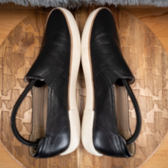 Size 9.5 - Naturalizer Women's Jade Loafer Black - Picture 5 of 8